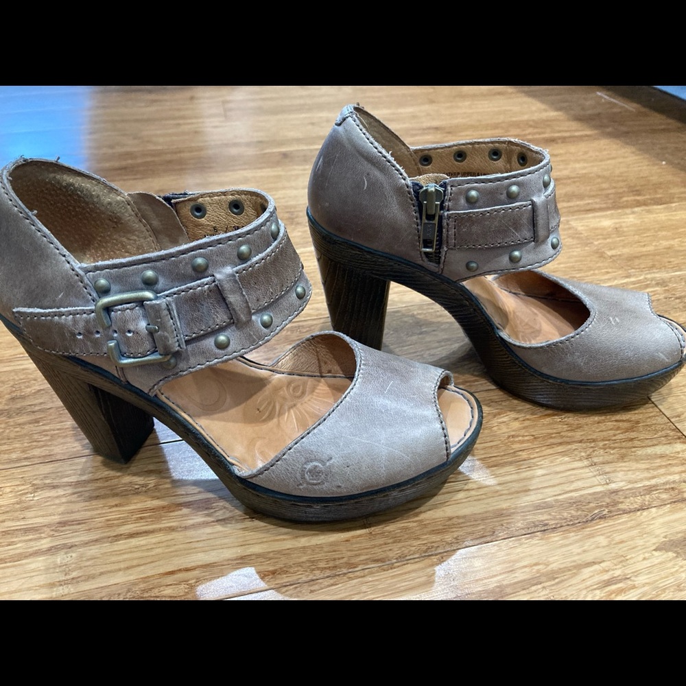 Born Tierney Platform Peep Toe Sandal - size 6 / 36.5